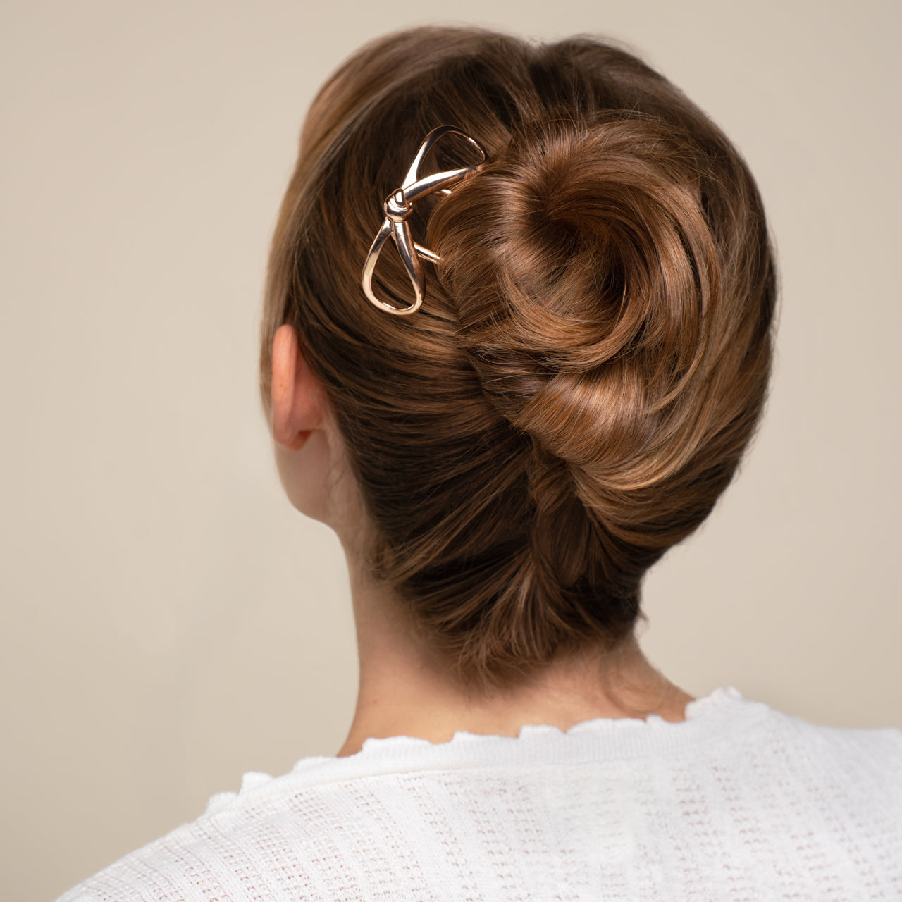 507545-MiniMetalBowFrenchHairPin-Trend-Gold-Model-2-1280x1280px.jpg
